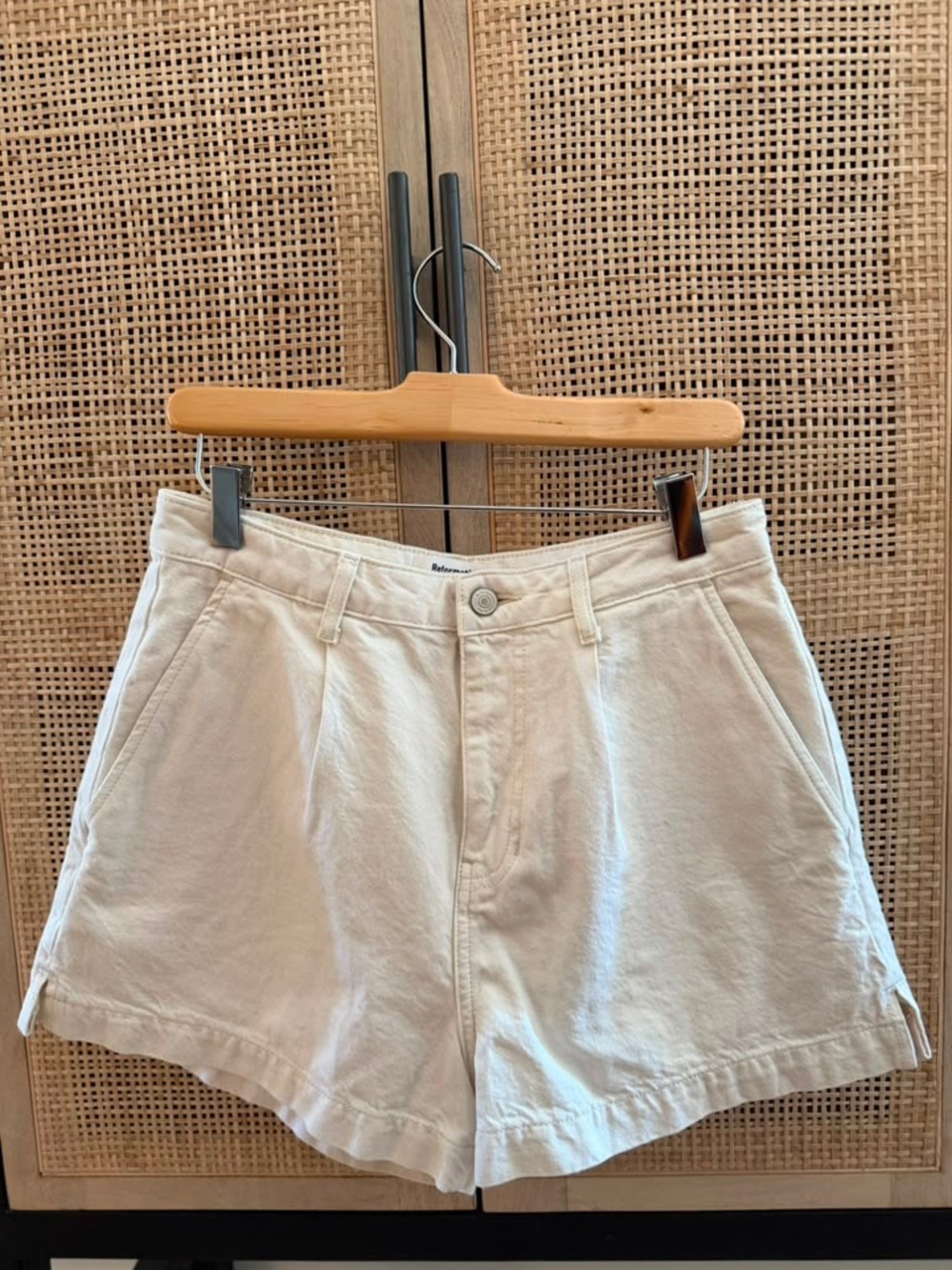 Reformation Francis High Rise Pleated Denim Shorts Cream White Size 28